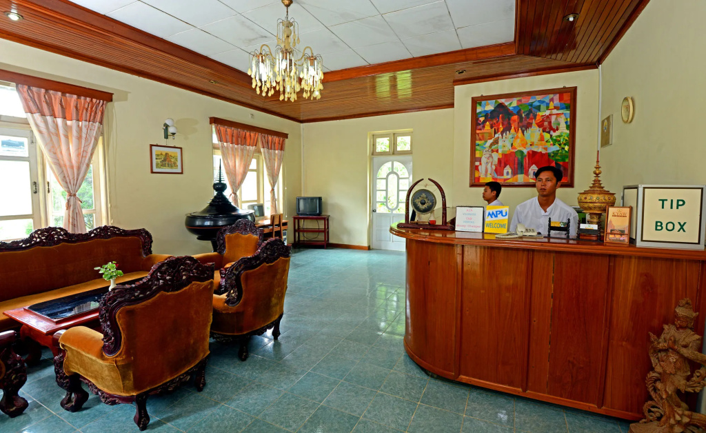 Lobby & Reception