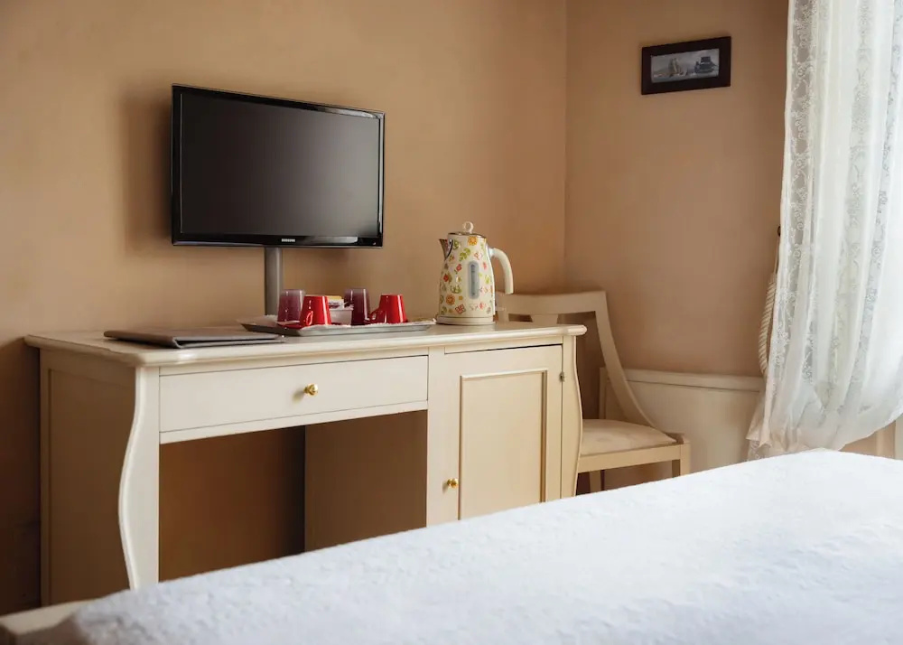 Deluxe Double room with balcony and with courtyard view (full double bed)