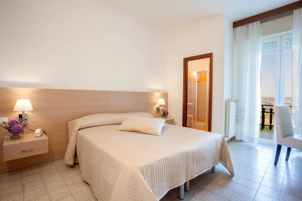 Classic Double room (full double bed)