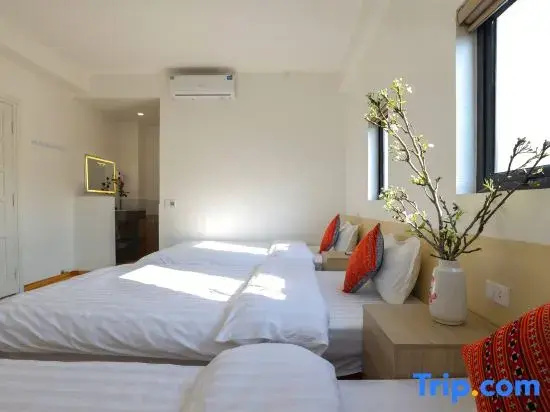 Standard Triple room with view