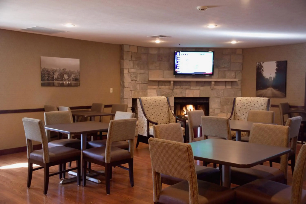 Ivy Court Inn & Suites - фото 26