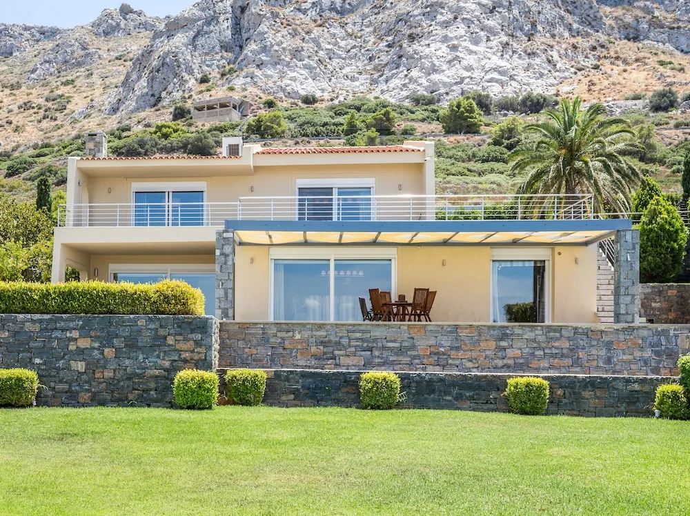 Niriides Villa