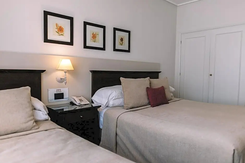 Dos Reyes Hotel - Chambres