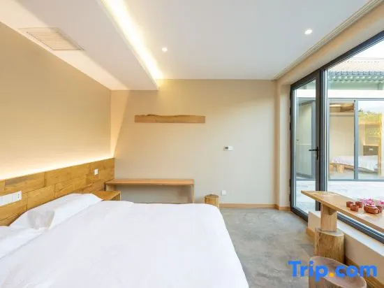 Standard Double room with mountain view (full double bed)