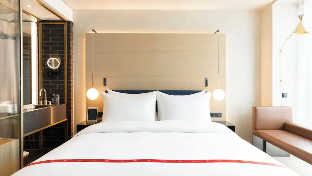 Ruby Emma Hotel Amsterdam - Tap to explore photos