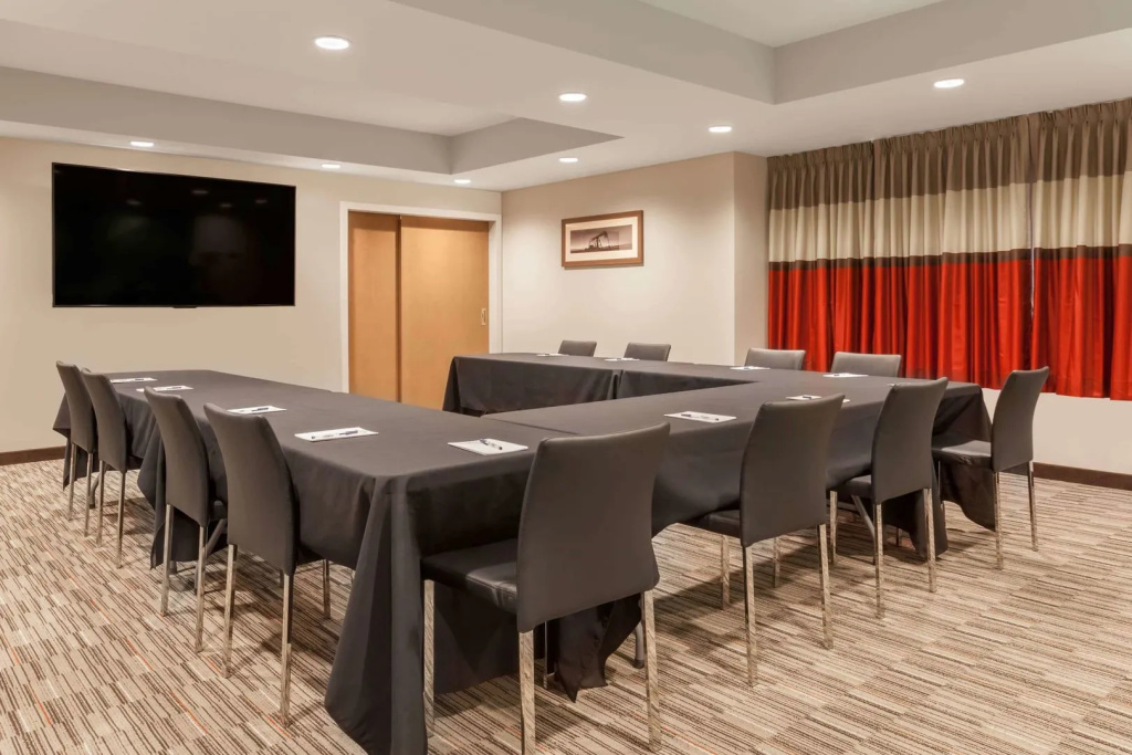 Microtel Inn & Suites by Wyndham Ladysmith Oyster Bay