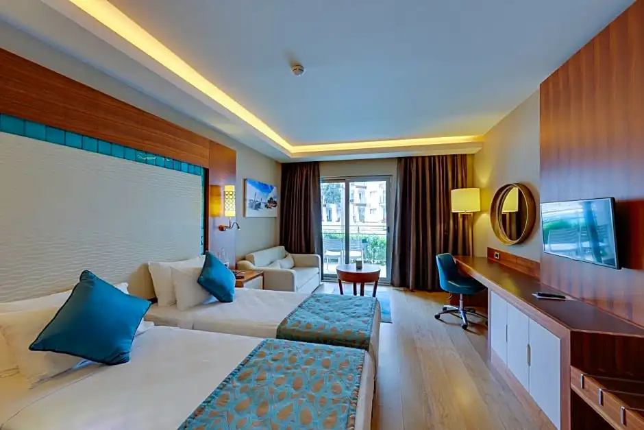 Ramada Hotel & Suites by Wyndham Kusadasi - Chambres