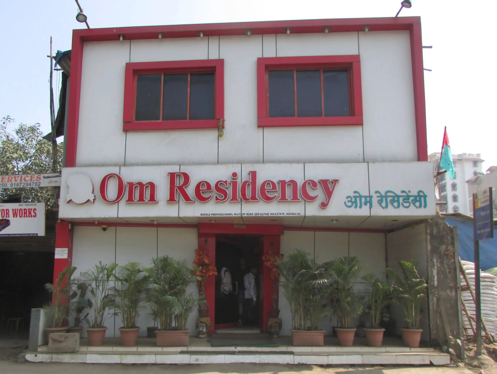 OYO 36061 Om Residency