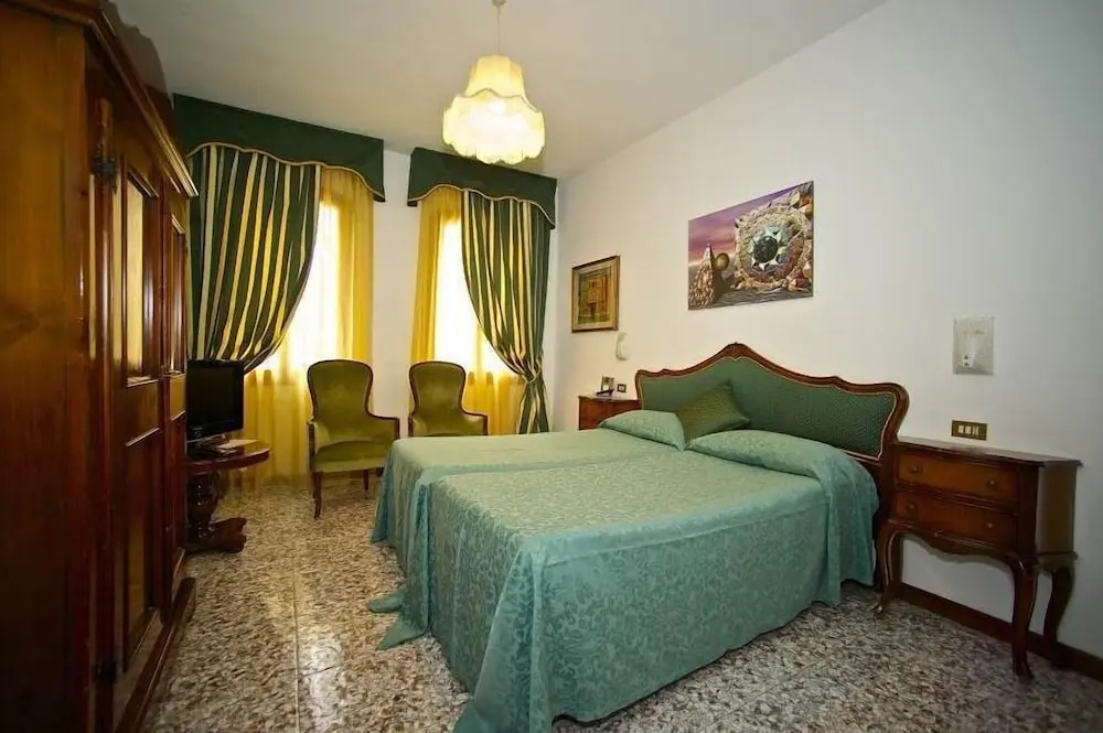 Double room (twin beds)