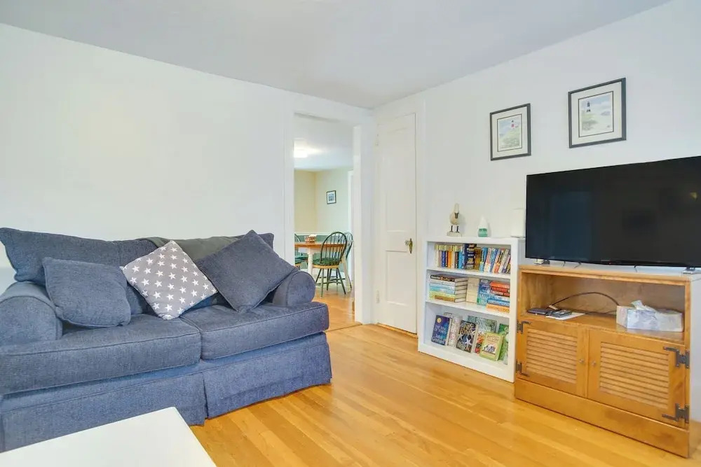 1 Mi to Marina: Hyannis Home w/ Furnished Deck — фото