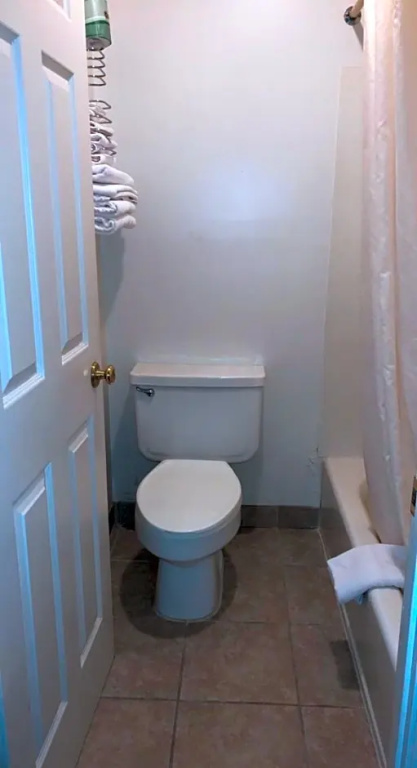 Deluxe Double room (full double bed)