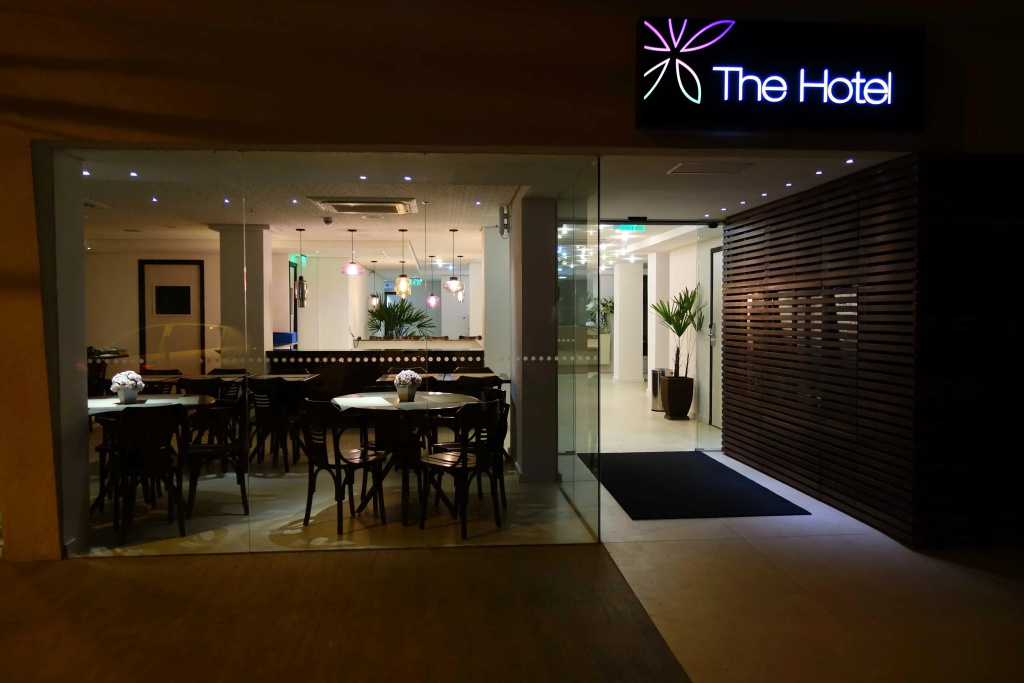 The Hotel - Général