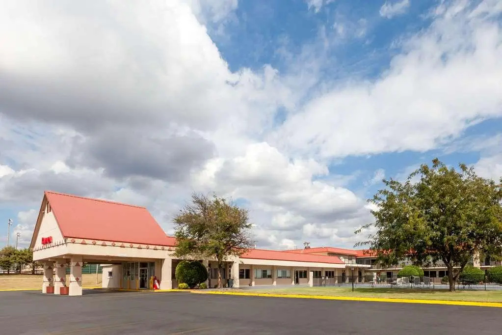 Ramada By Wyndham Clinton