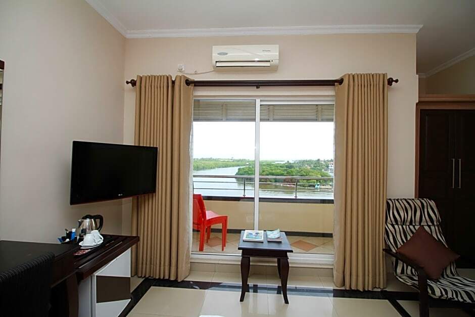 Choy's Waterfront Residence
