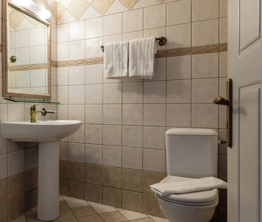 Standard Double room with balcony (full double bed)