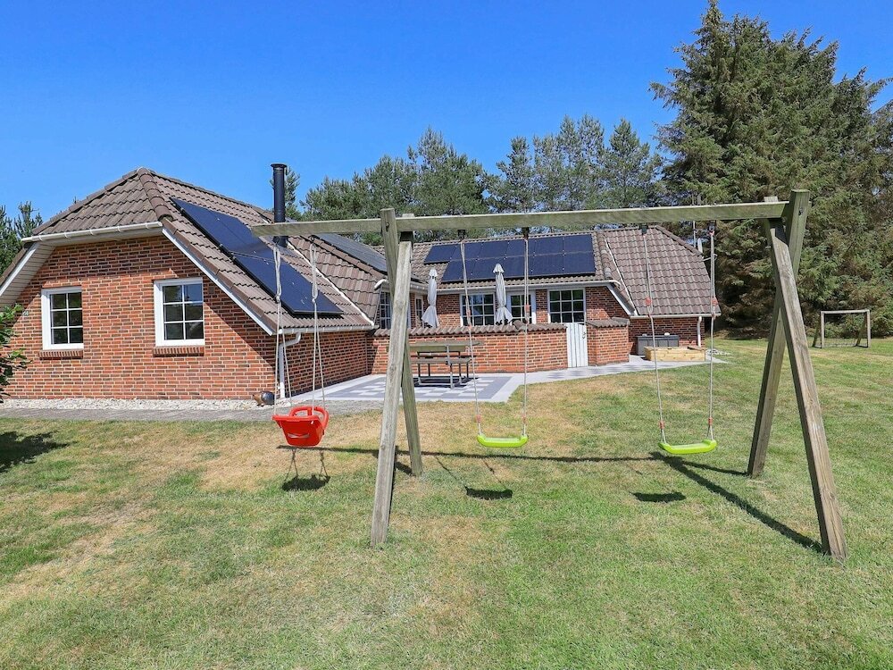 Отель 10 Person Holiday Home in Oksbol, фото 11