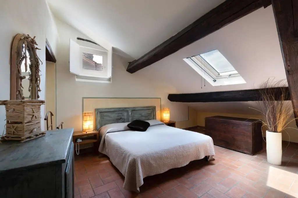 Standard Double room (full double bed)