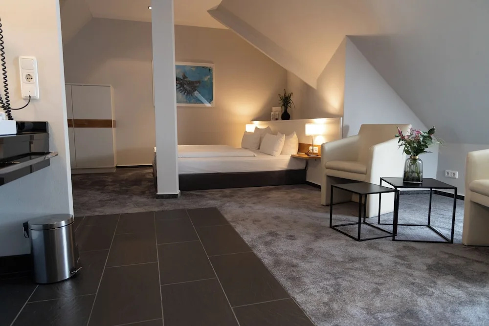 Schiefer Suite Hotel & Apartment — 5