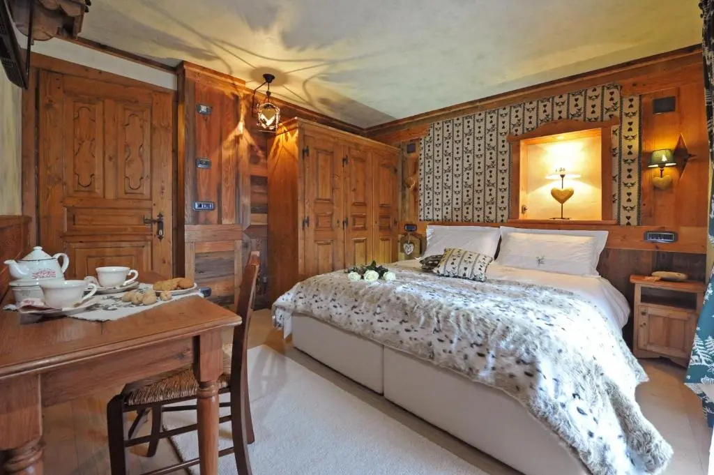 Standard Double room with balcony (full double bed)
