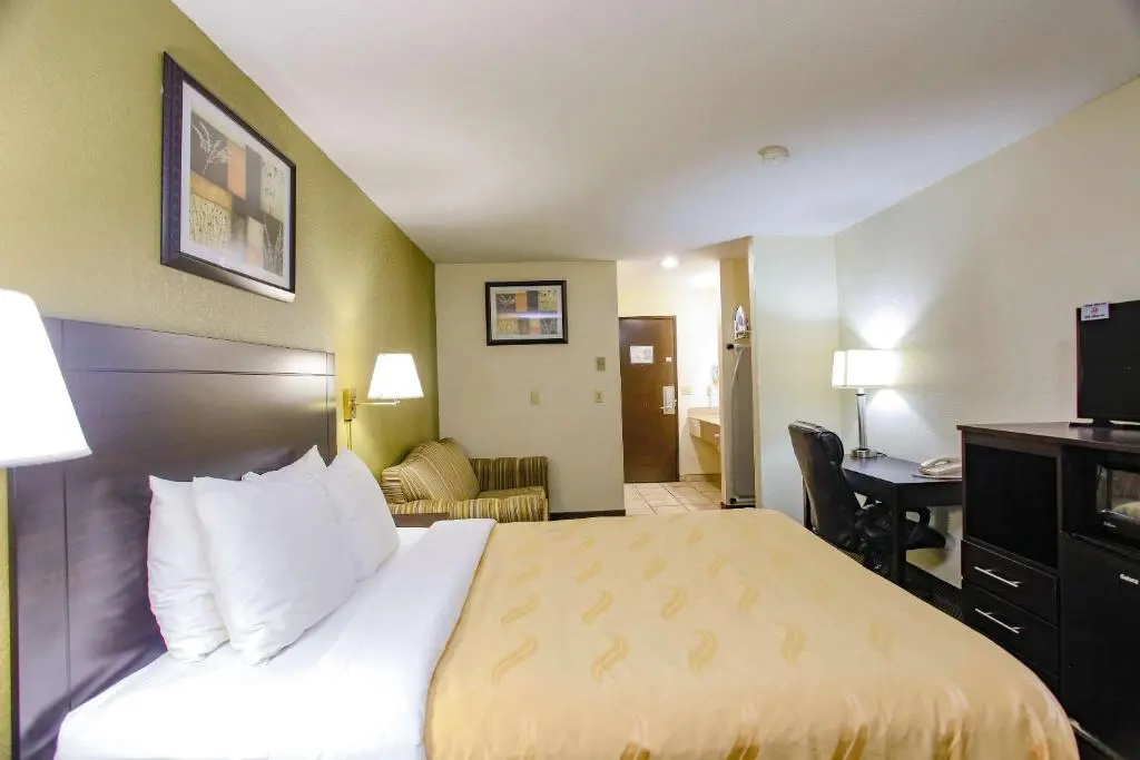 Deluxe Double room (full double bed)