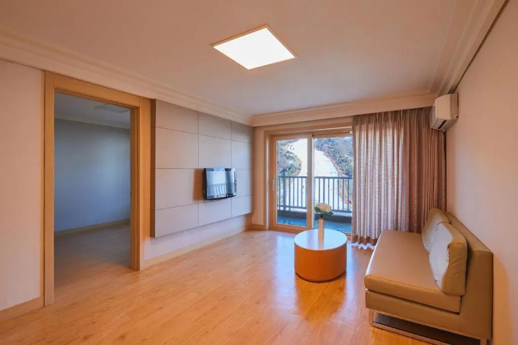 Double Suite (full double bed)