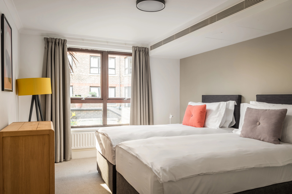 Отель Monarch House Serviced Apartments в Лондоне