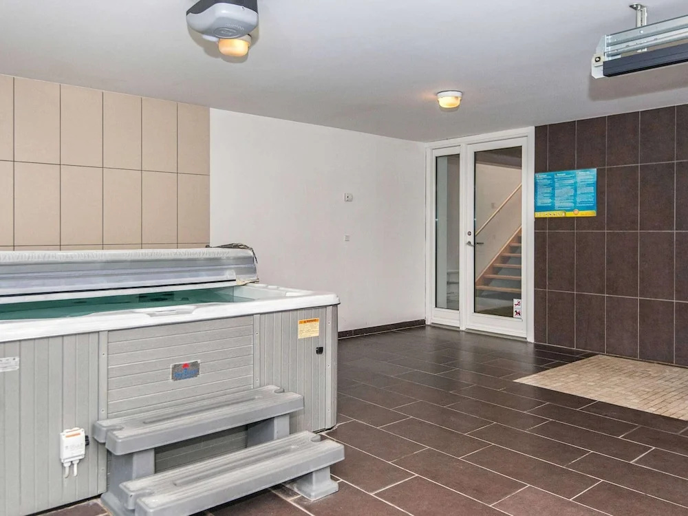 Gorgeous Holiday Home in Ebeltoft with Hot Tub