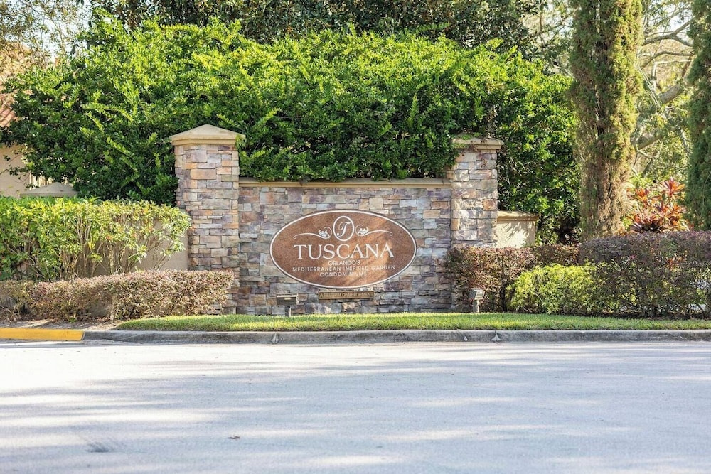 1370 Tuscana LN Davenport, 3bed