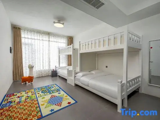 Standard Quadruple Family room