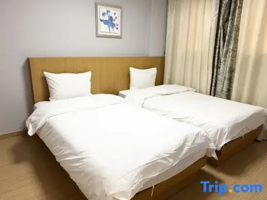 Quadruple Family Suite