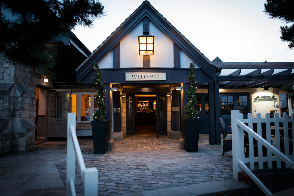 Red Lion Todwick by Chef and Brewer Collection
