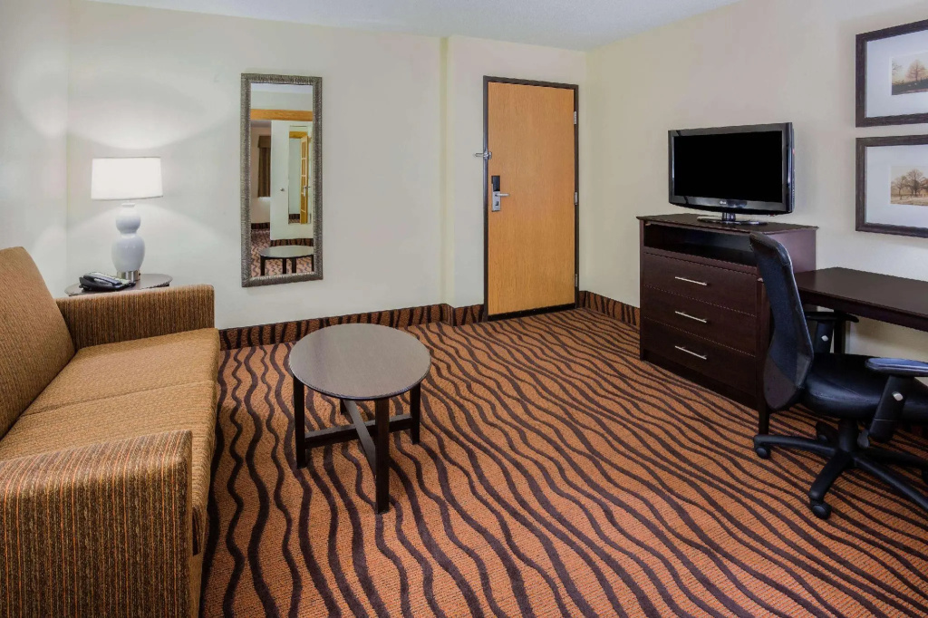 Deluxe Double Suite (full double bed)