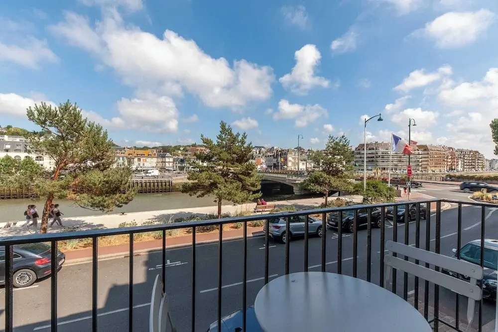 Beautiful Equipped Apartment in Downtown Deauville 4p/1br