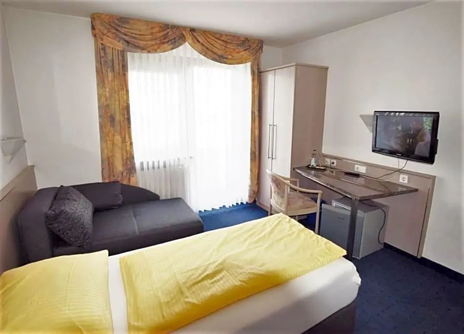 Standard Double room with balcony (twin beds)