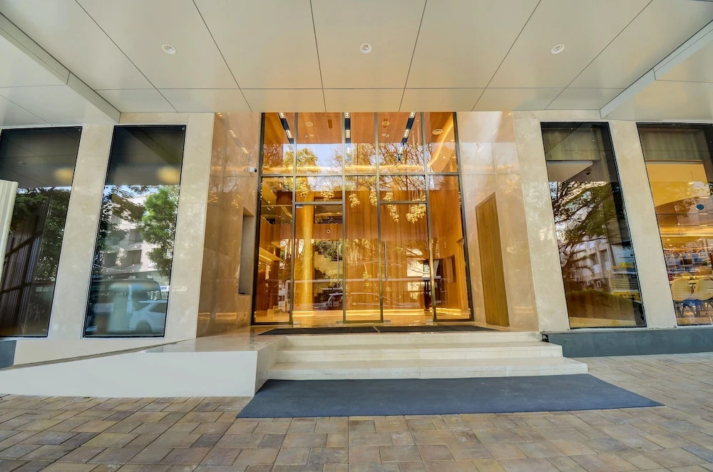 Lobby & Reception