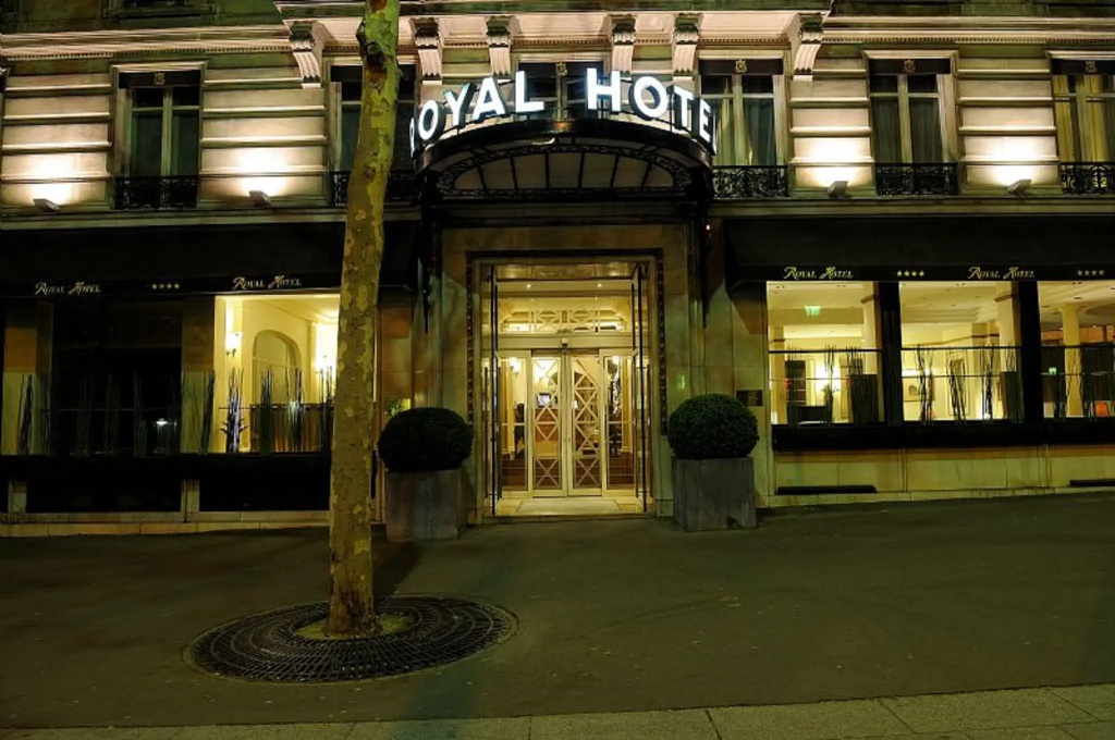 Royal Hotel Paris Champs Elysées 10