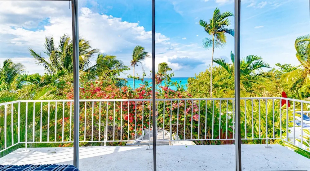 Panoramic Cottage at Love Beach - Pool