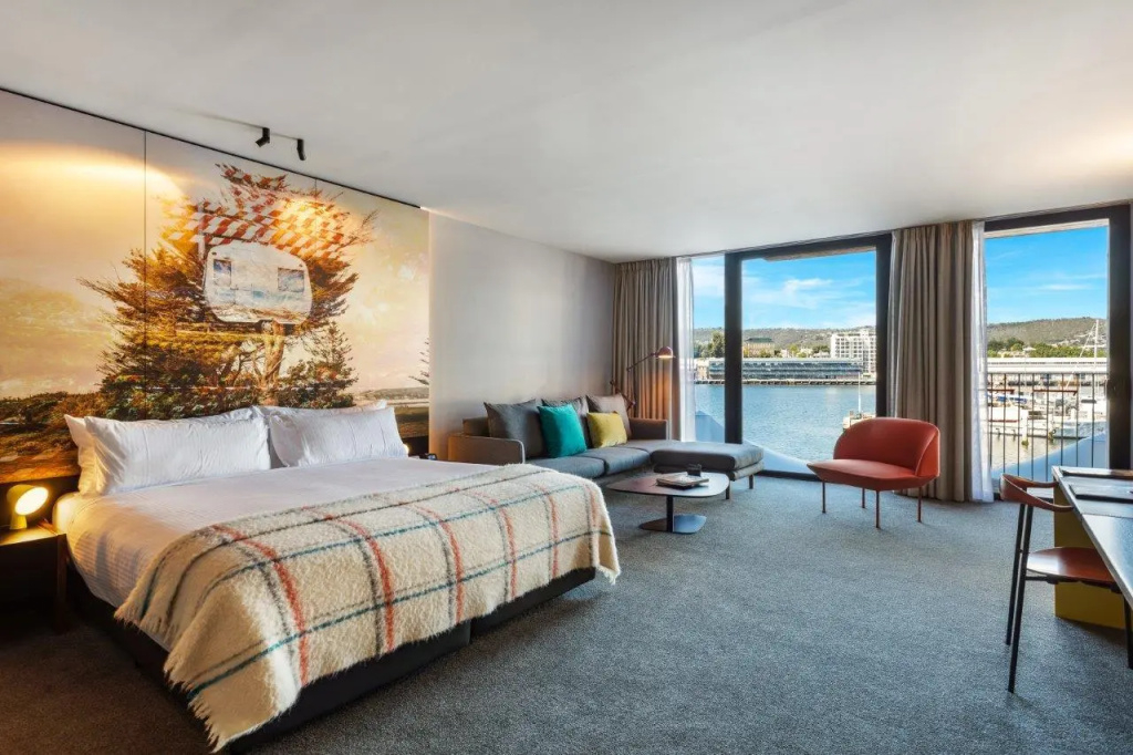 Superior room with water view