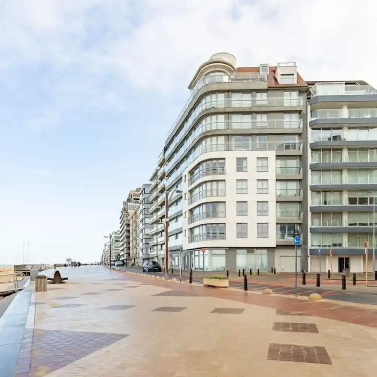 Stunning Penthouse With Free Parking and sea View