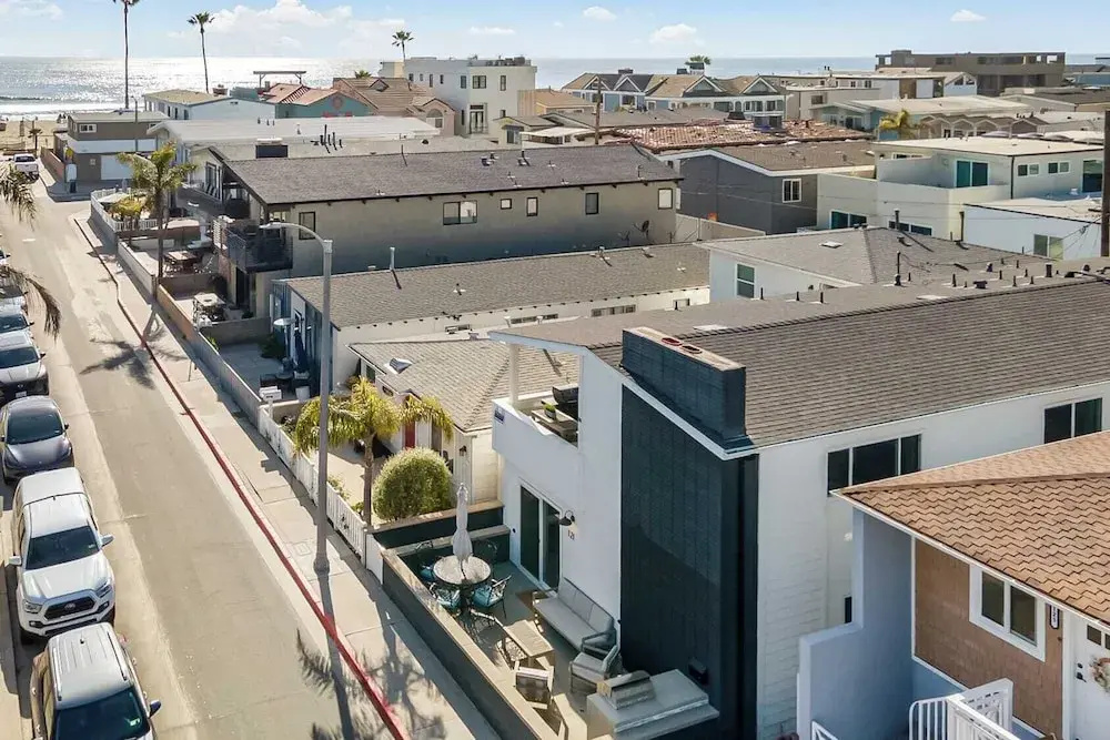 Steps From the Sand/boardwalk Outdoor Dining, Parking, and Patio in Newport
