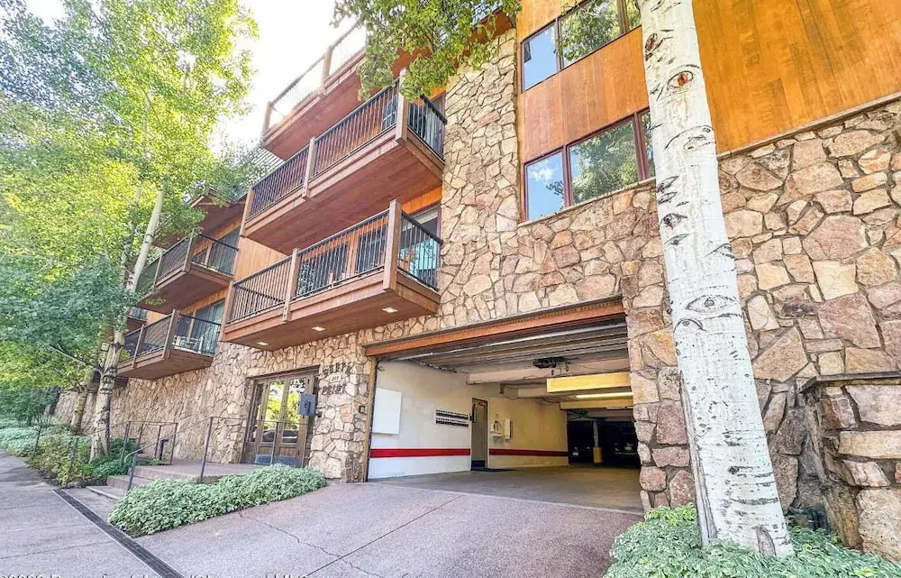 Le Petite Alps l 2BR Condo With Private Patio