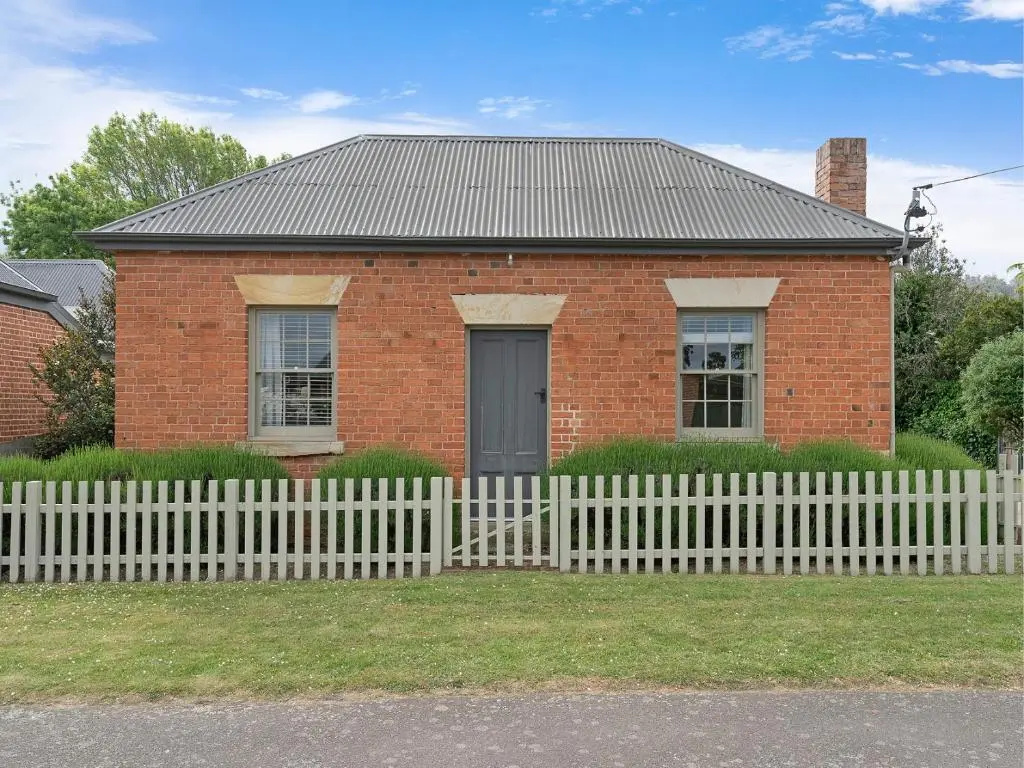 5 Bedrooms Cottage