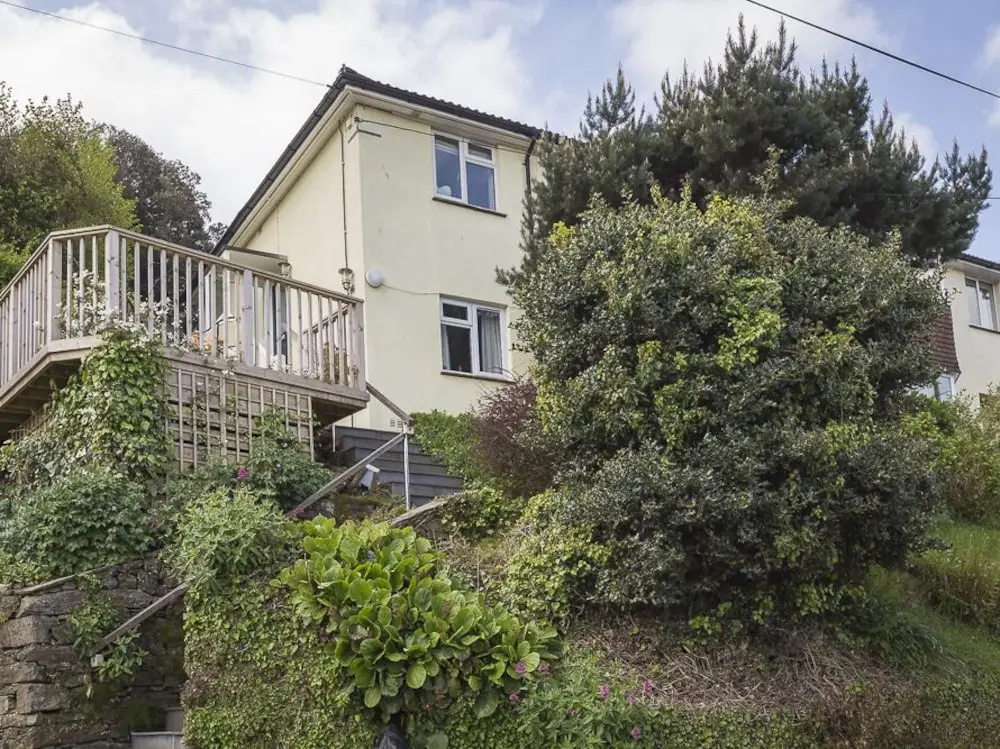 6 Knowle Court