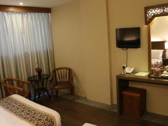 Eagle Bay Hotel