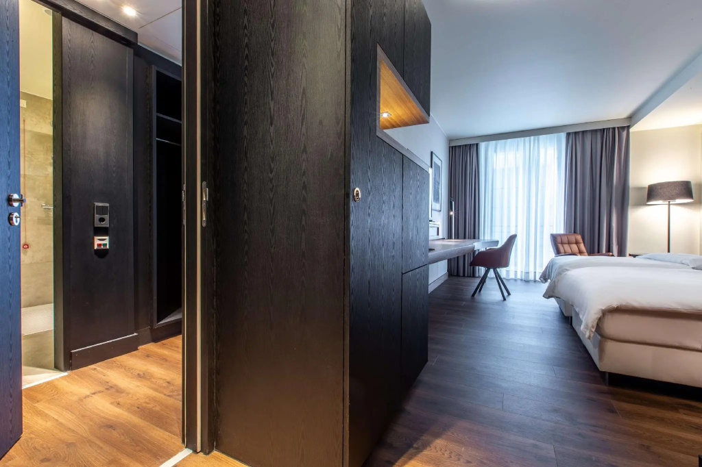 Premium Double room with balcony (full double bed)