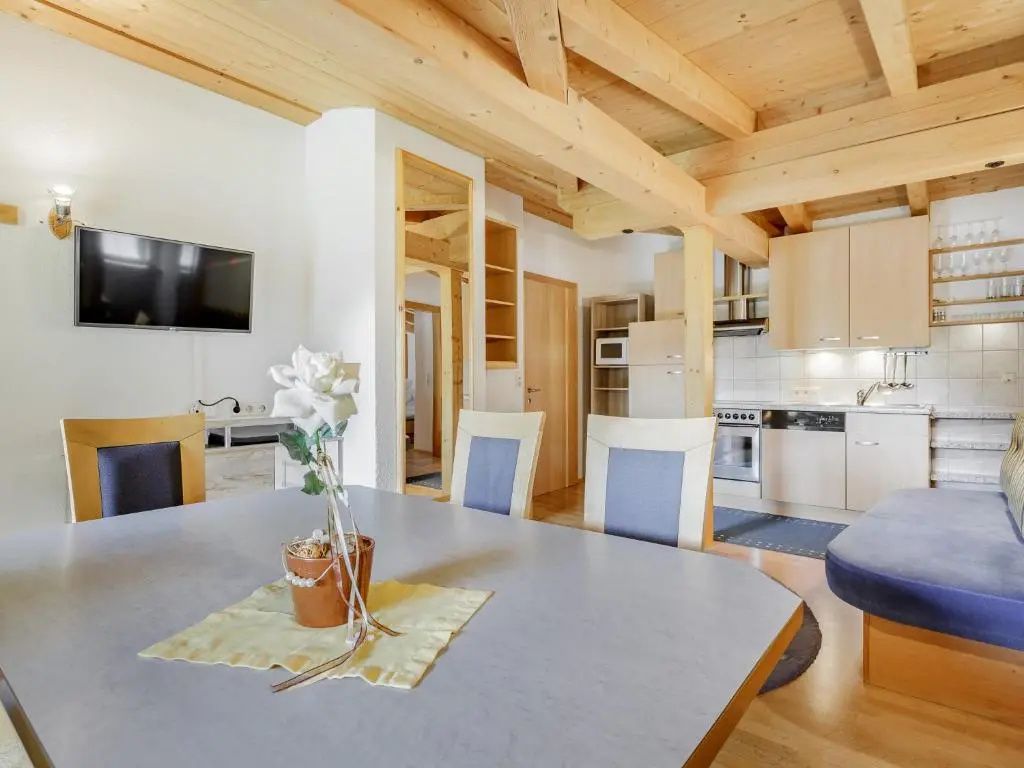 4 Bedrooms Apartment with balcony