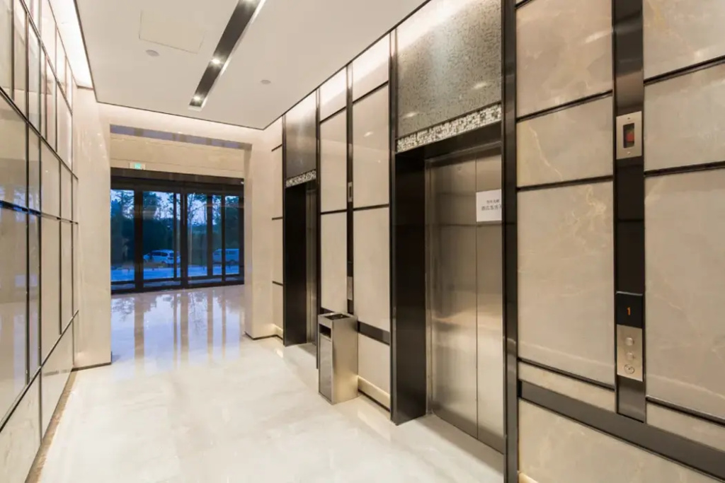 Lobby & Reception