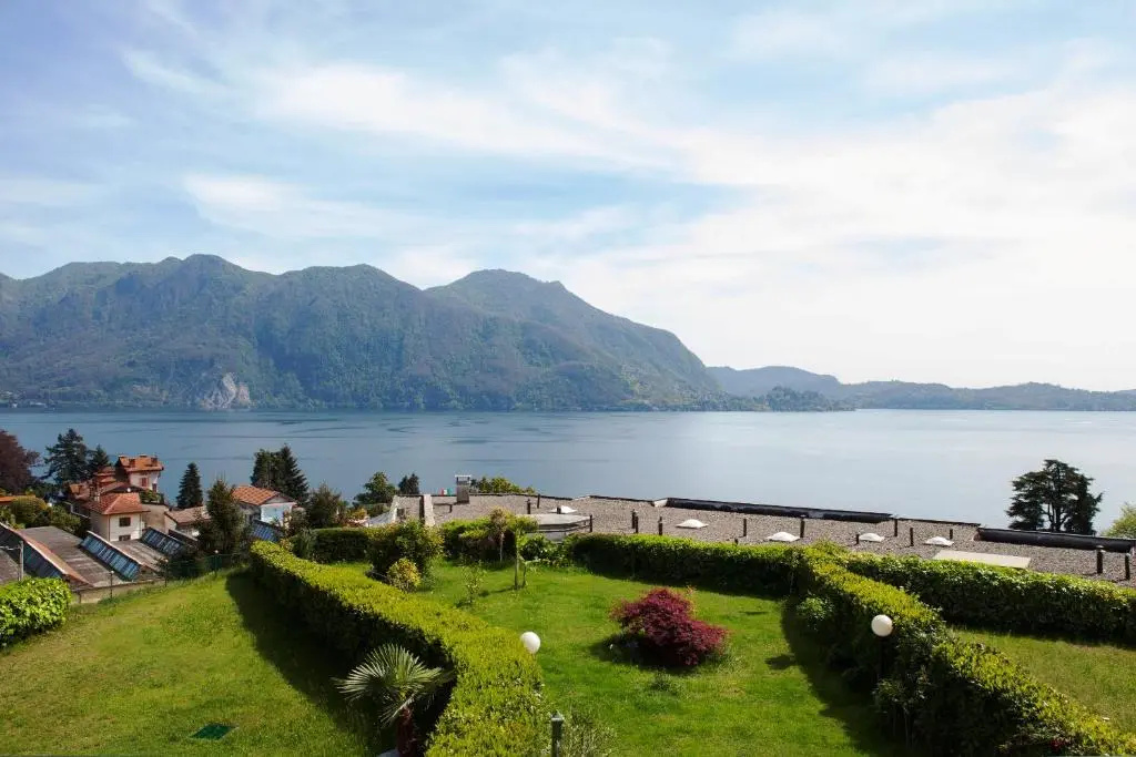 Studio with balcony and with lake view