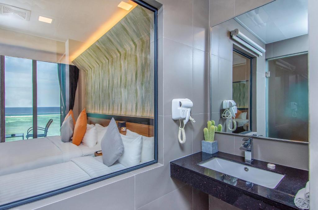 Triton Prestige Seaview & Spa