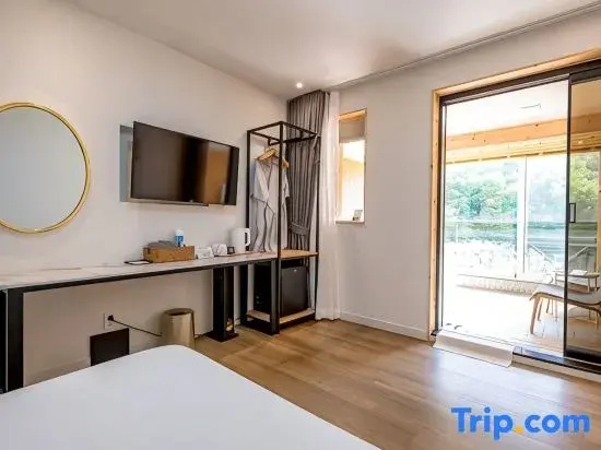Premier room